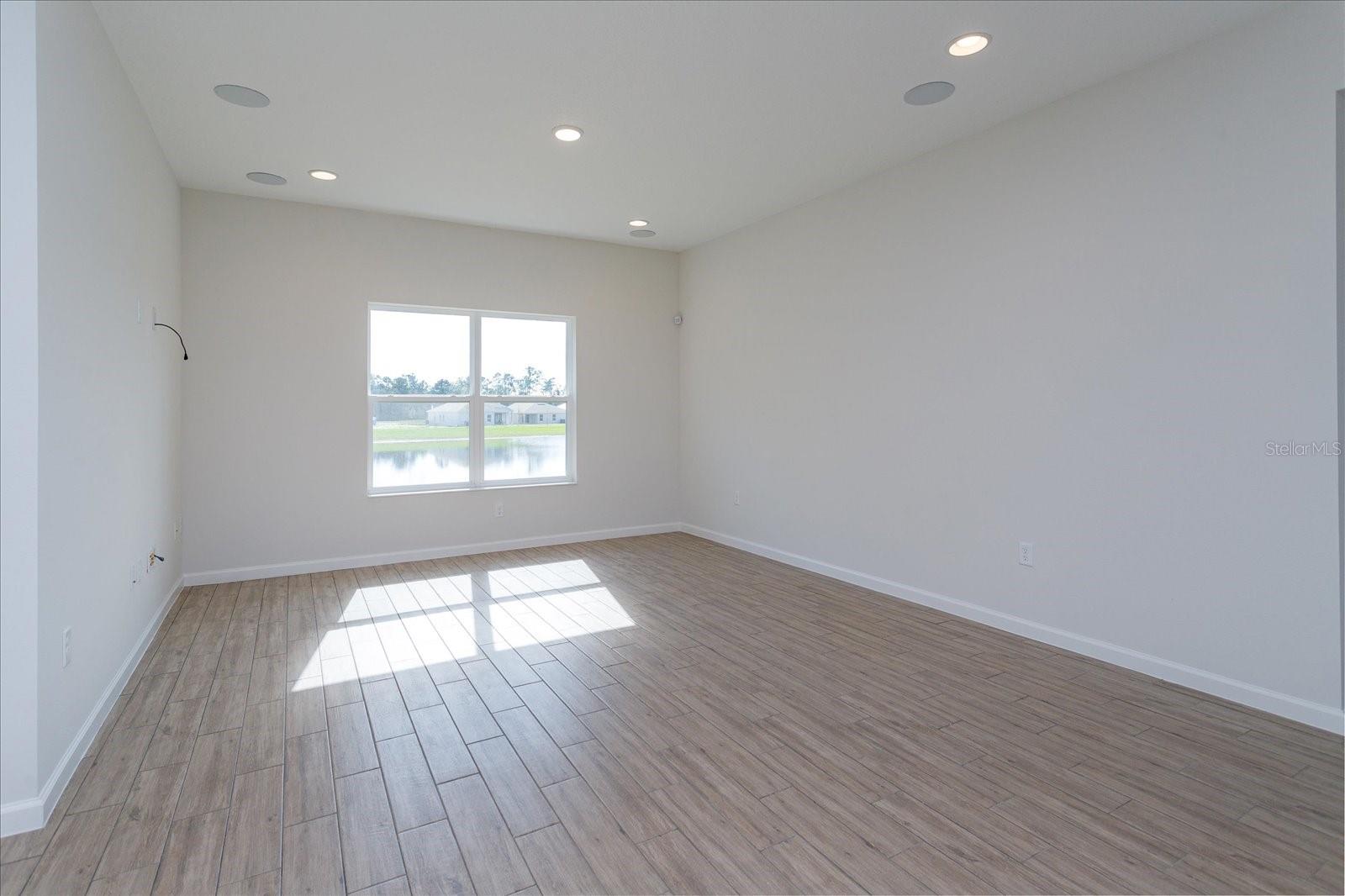 2944 Supermarine Rd Property Photo 6