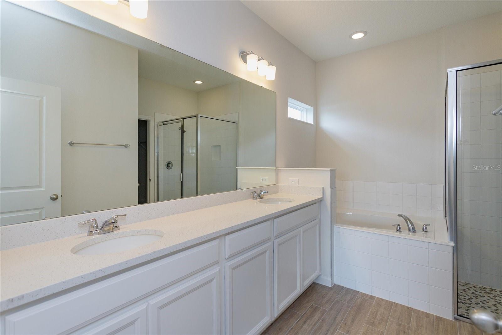 2944 Supermarine Rd Property Photo 9