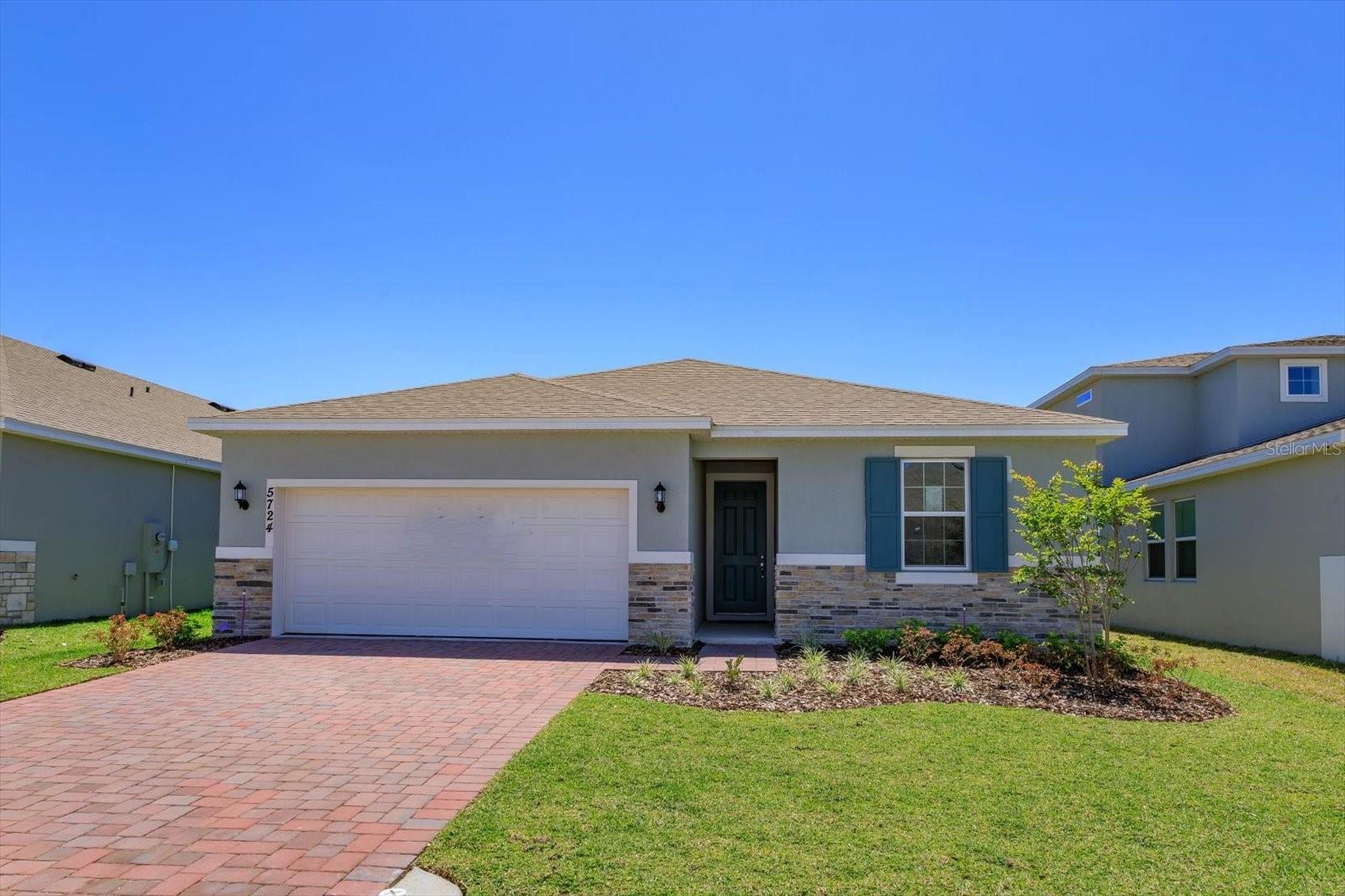 2923 Supermarine Rd Property Photo 1