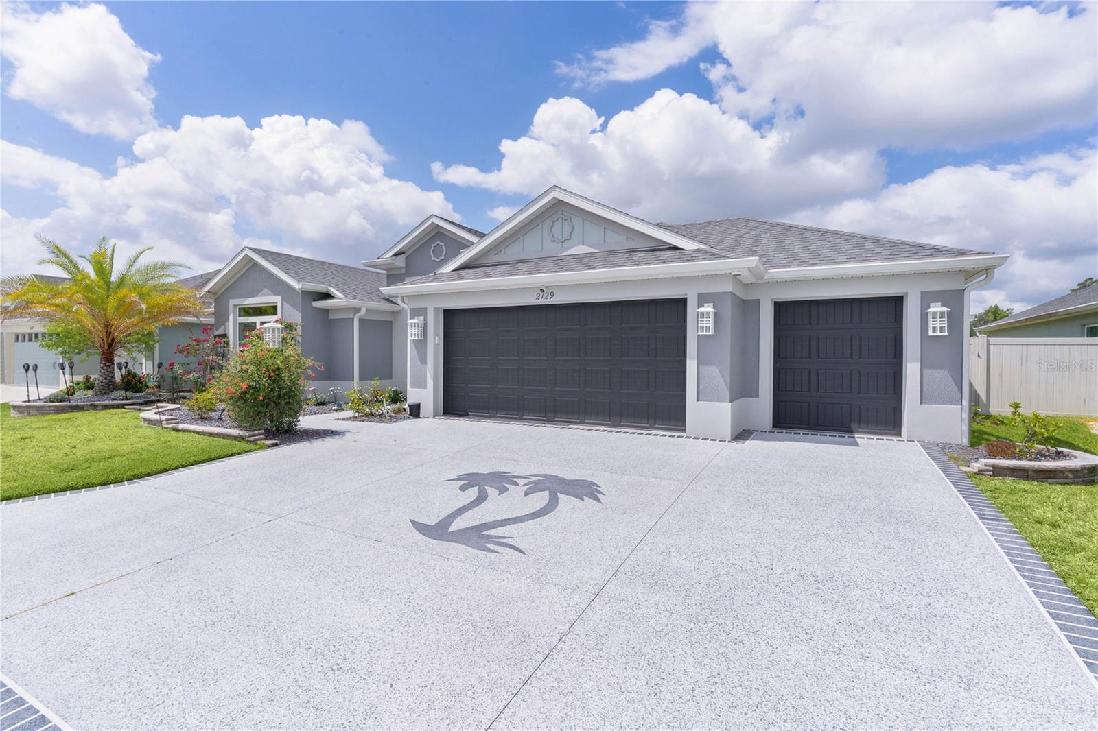 2129 Landrea Loop Property Photo 1