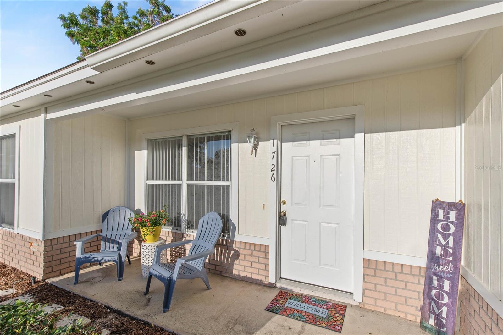 1726 Tropical Ct Property Photo 3