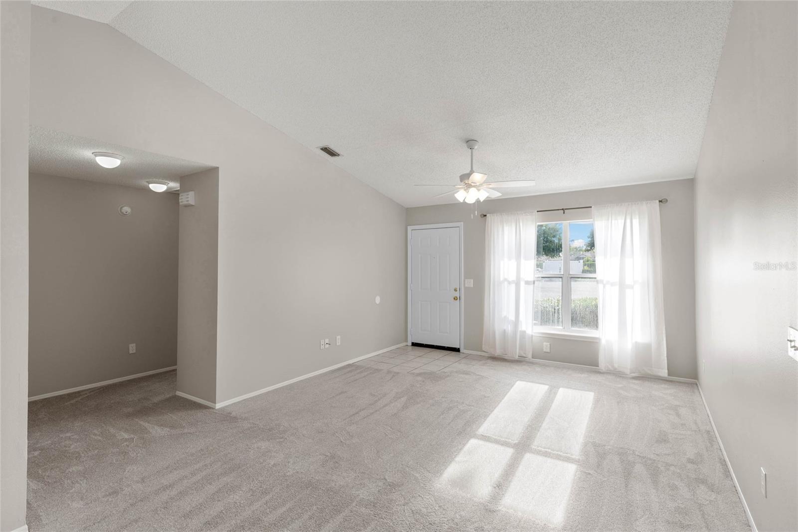 1726 Tropical Ct Property Photo 5