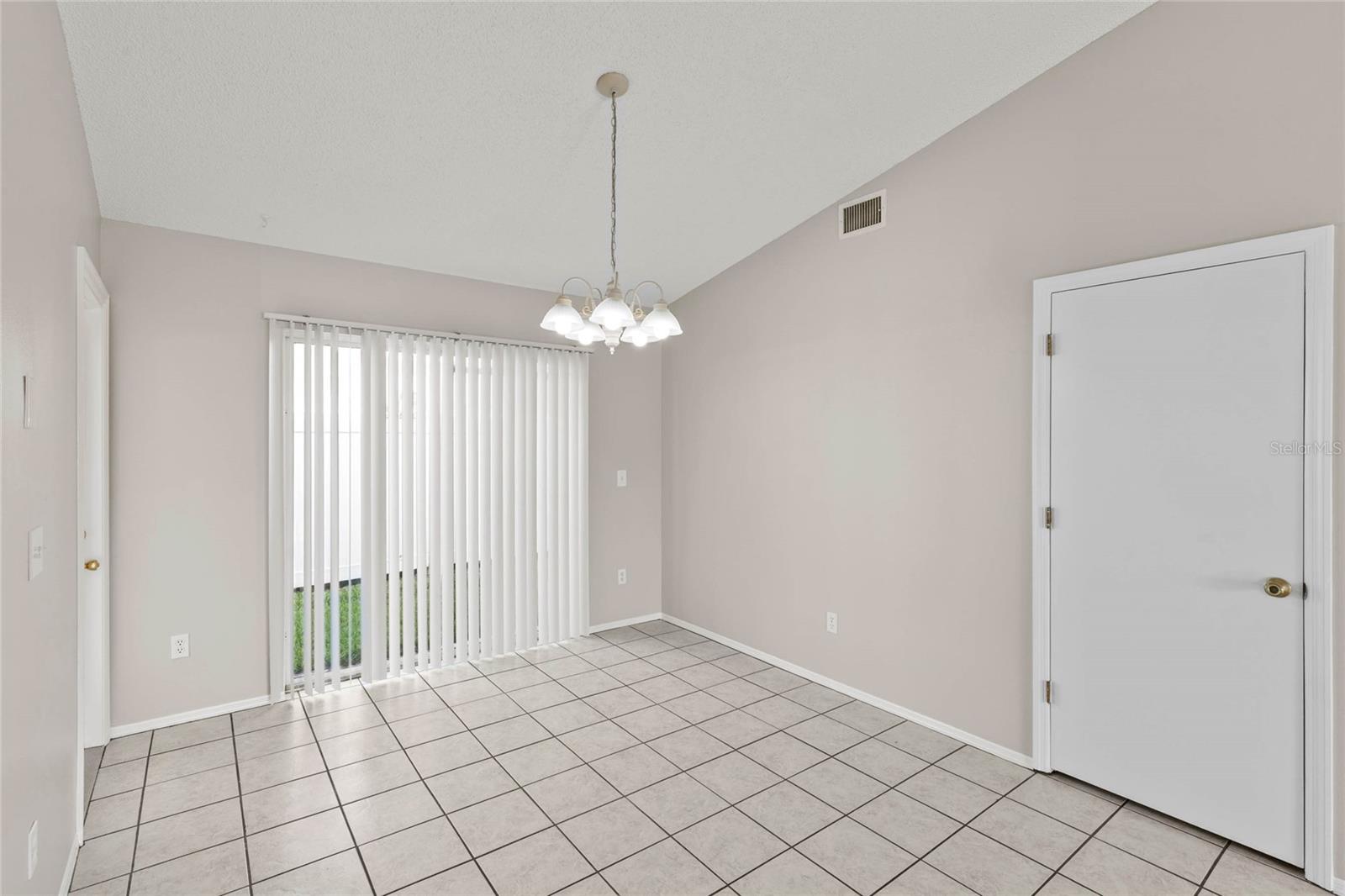 1726 Tropical Ct Property Photo 9