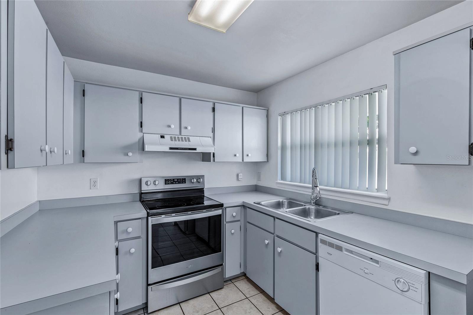 1726 Tropical Ct Property Photo 13