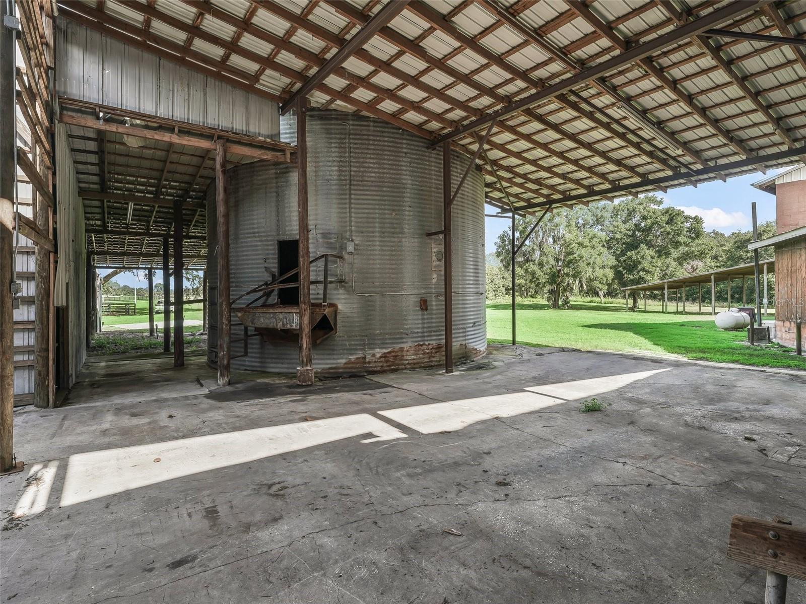 17950 S Us Highway 301 Property Photo 32