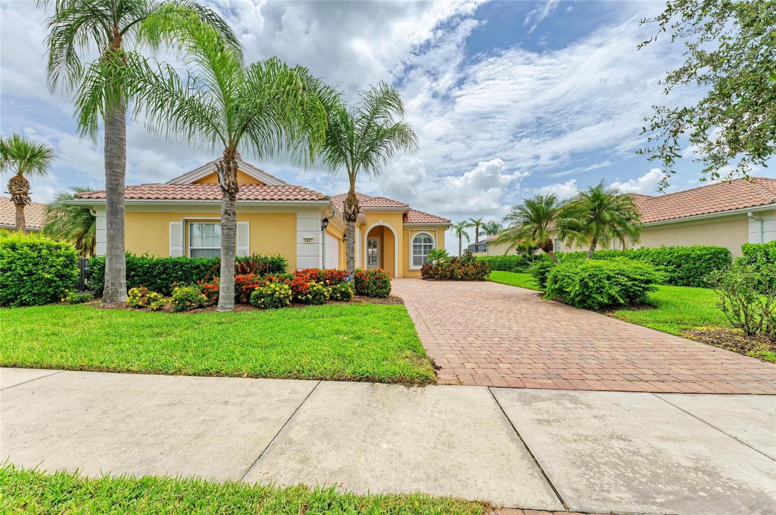 5827 BENEVENTO DR Property Photo 1