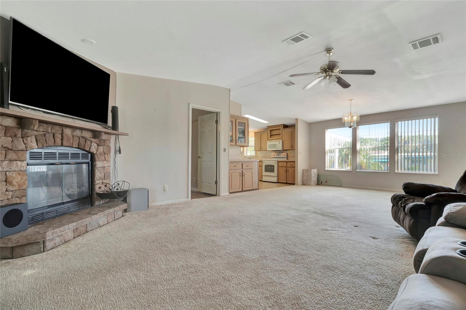 1128 Forest Ln Property Photo 5