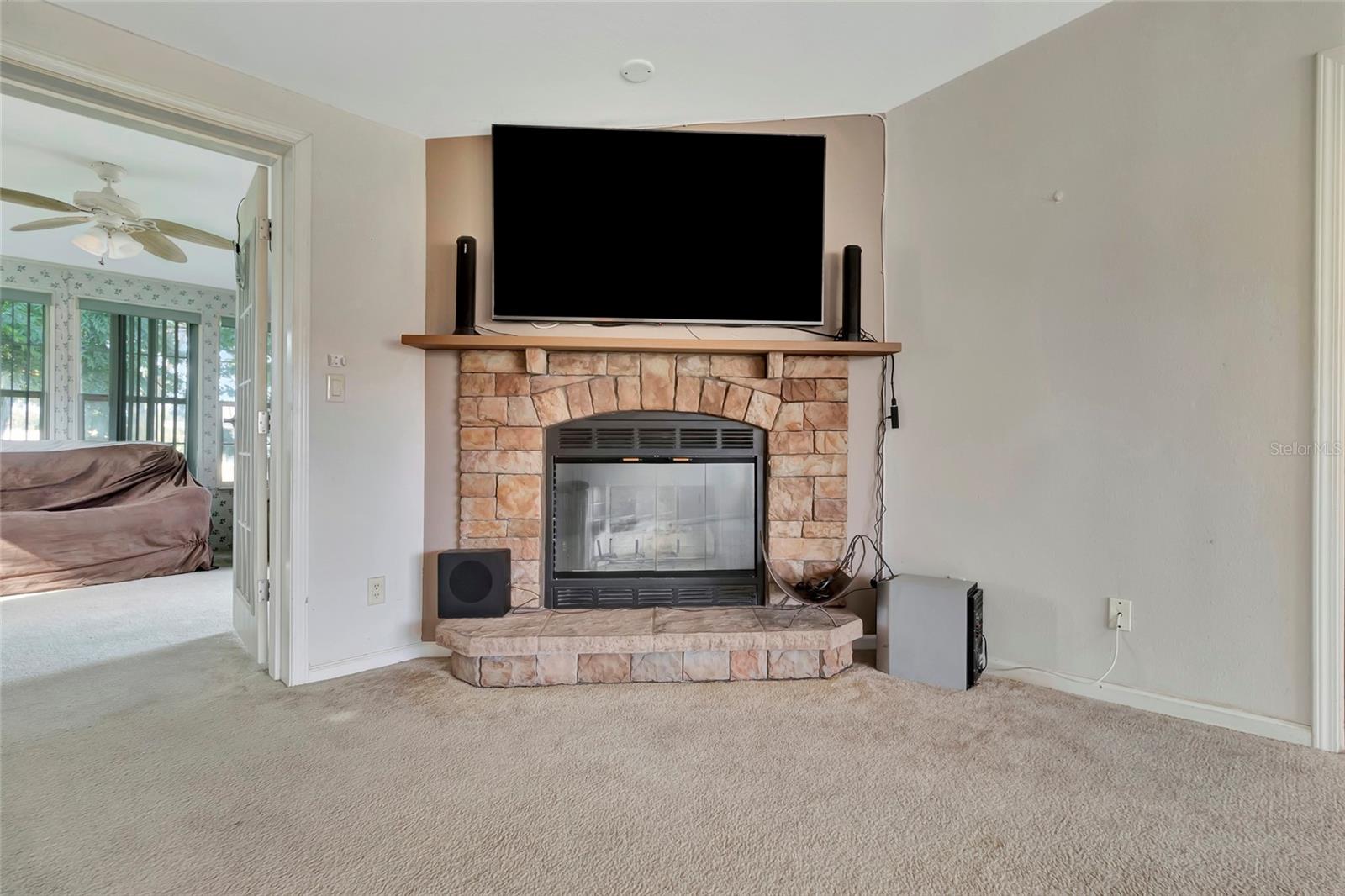1128 Forest Ln Property Photo 6
