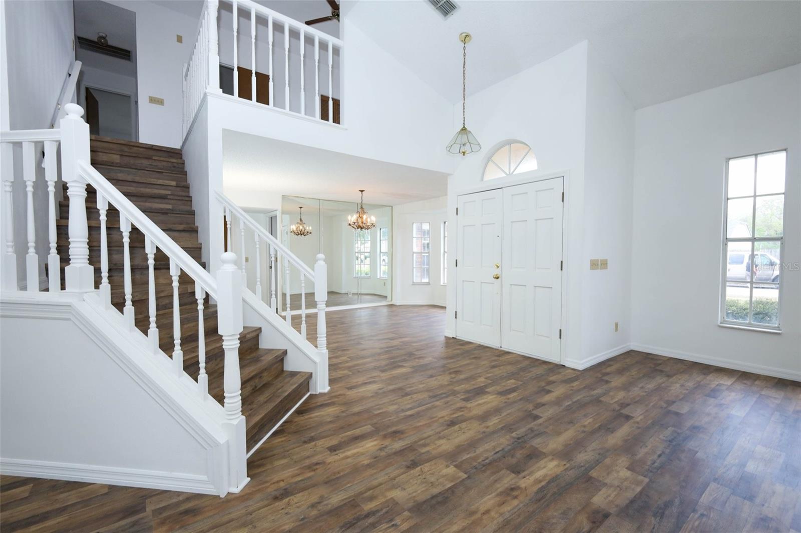 1675 Thornhill Cir Property Photo 2