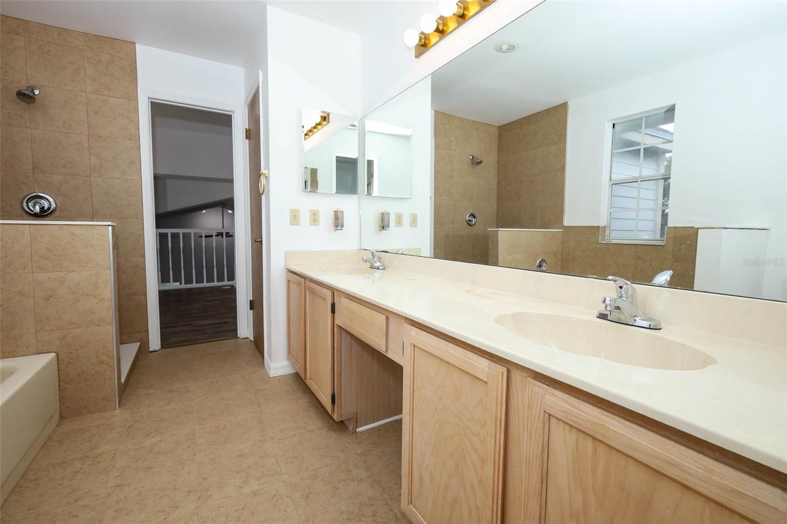1675 Thornhill Cir Property Photo 38