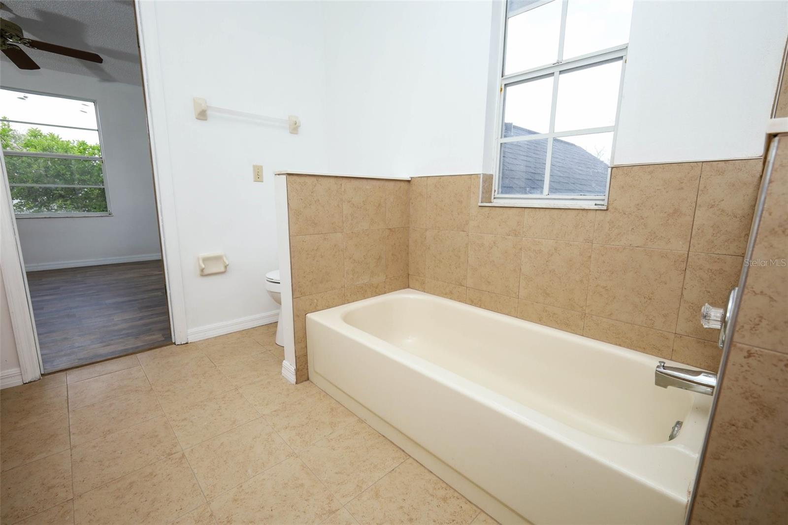 1675 Thornhill Cir Property Photo 40