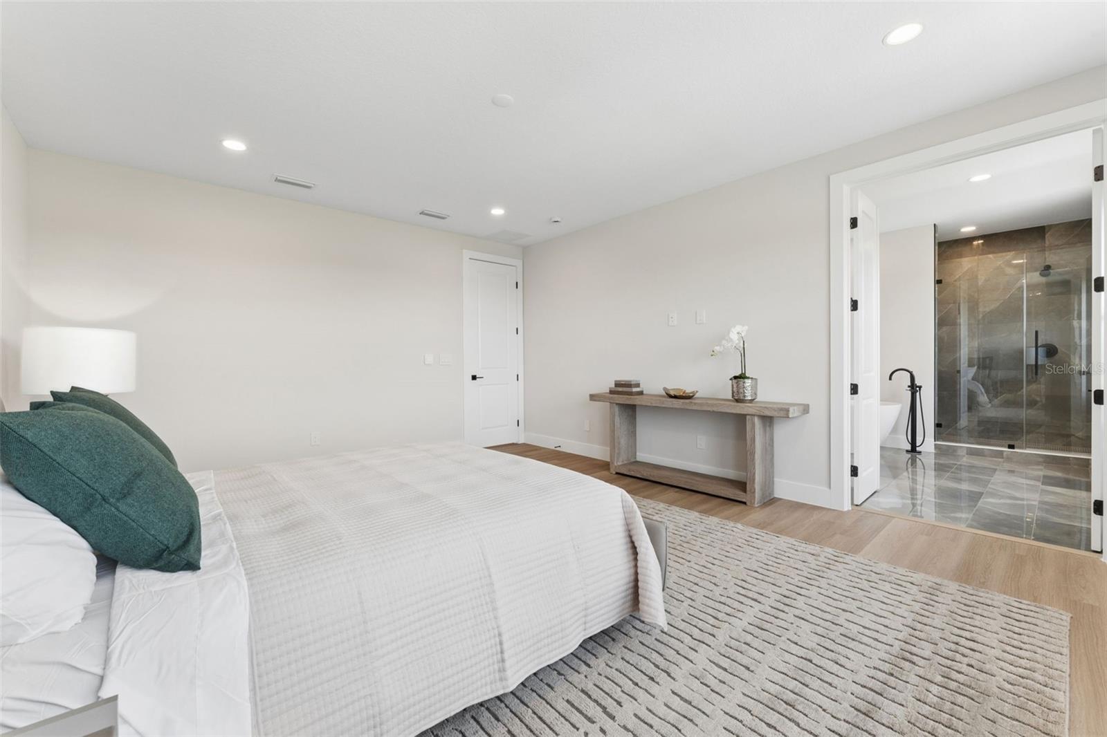 16308 Vetta Dr Property Photo 22
