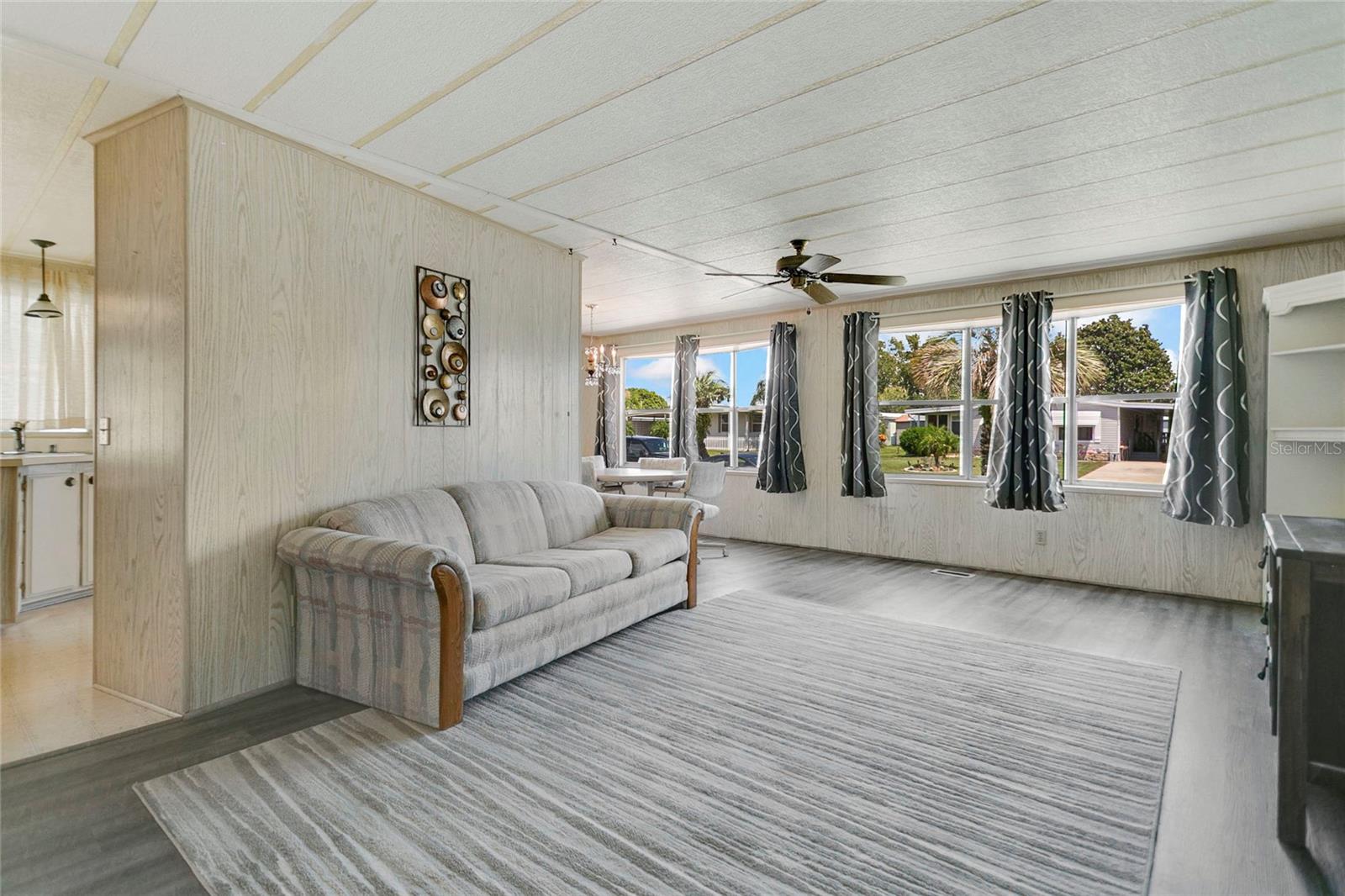 1207 Apache Cir Property Photo 4