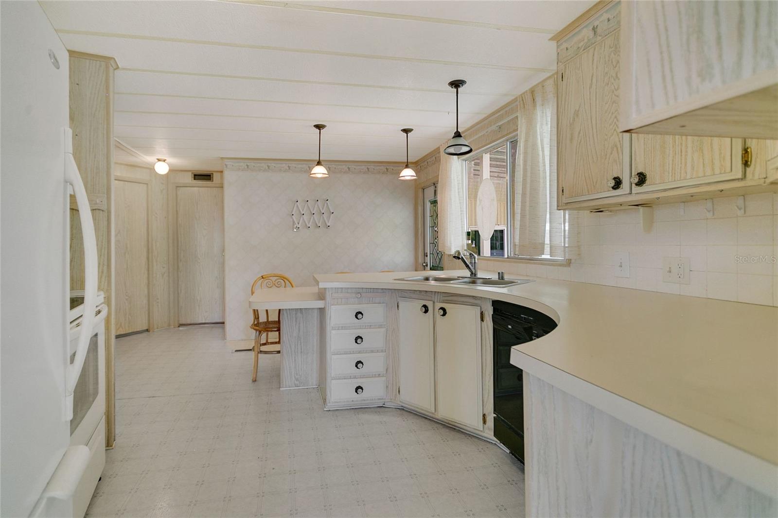 1207 Apache Cir Property Photo 9