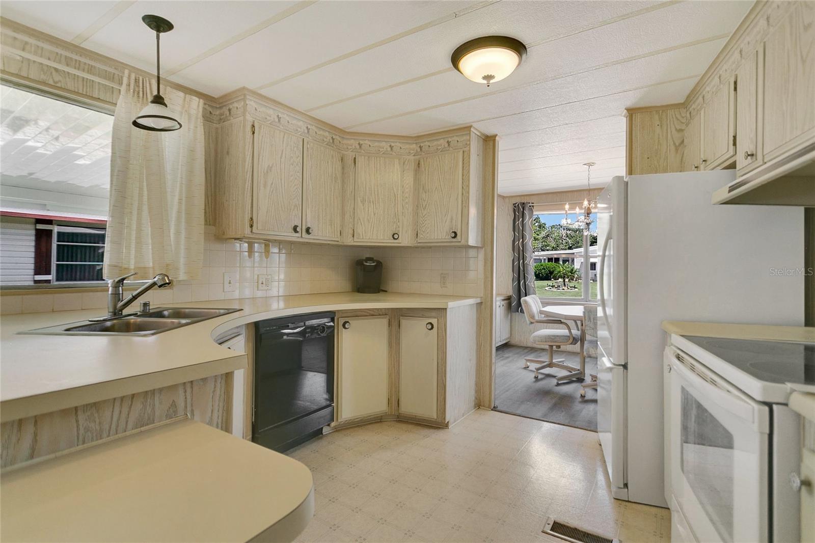 1207 Apache Cir Property Photo 10