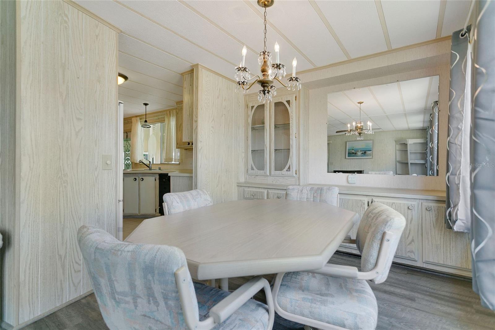 1207 Apache Cir Property Photo 11