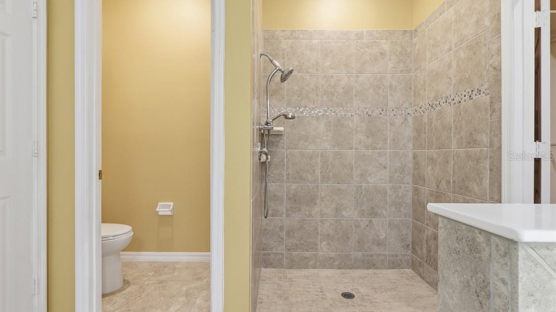 1401 Westbury Dr Property Photo 22