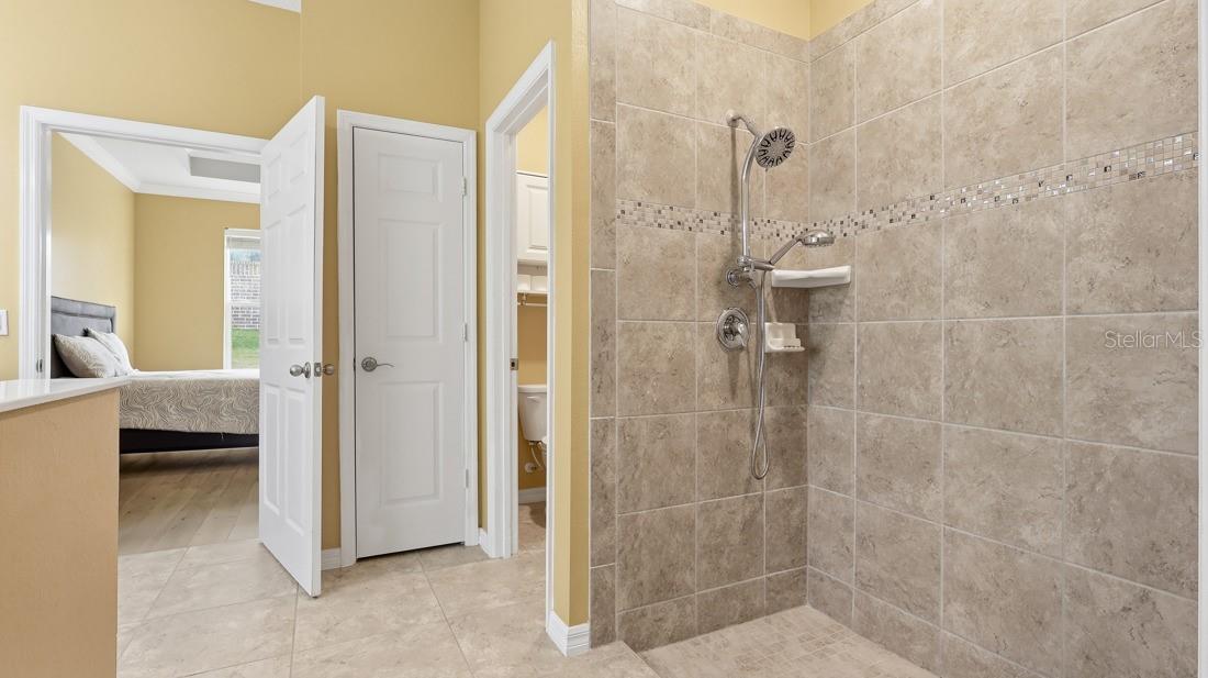 1401 Westbury Dr Property Photo 24