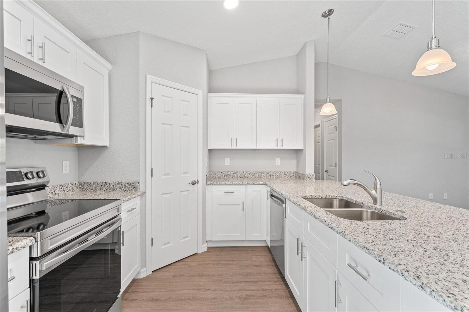 3216 Se 142nd Pl Property Photo 8