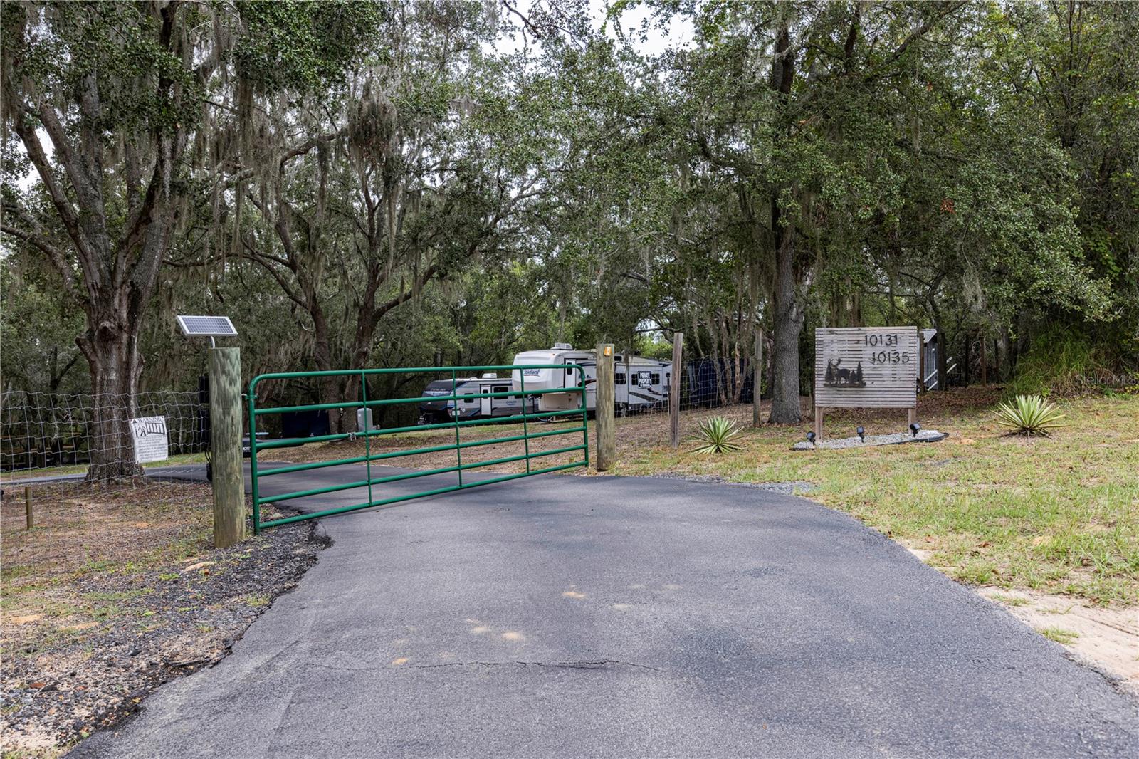 10135 N Em En El Grove Rd Property Photo 4