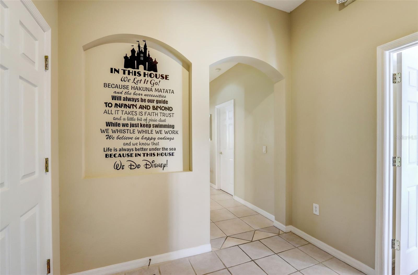 523 Balmoral Dr Property Photo 3