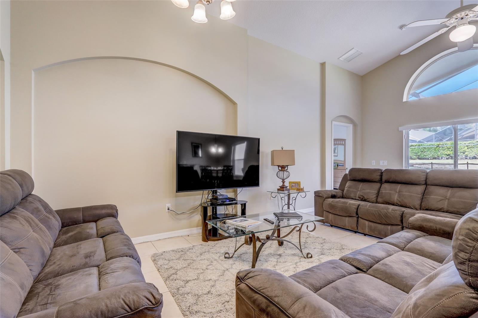 523 Balmoral Dr Property Photo 4