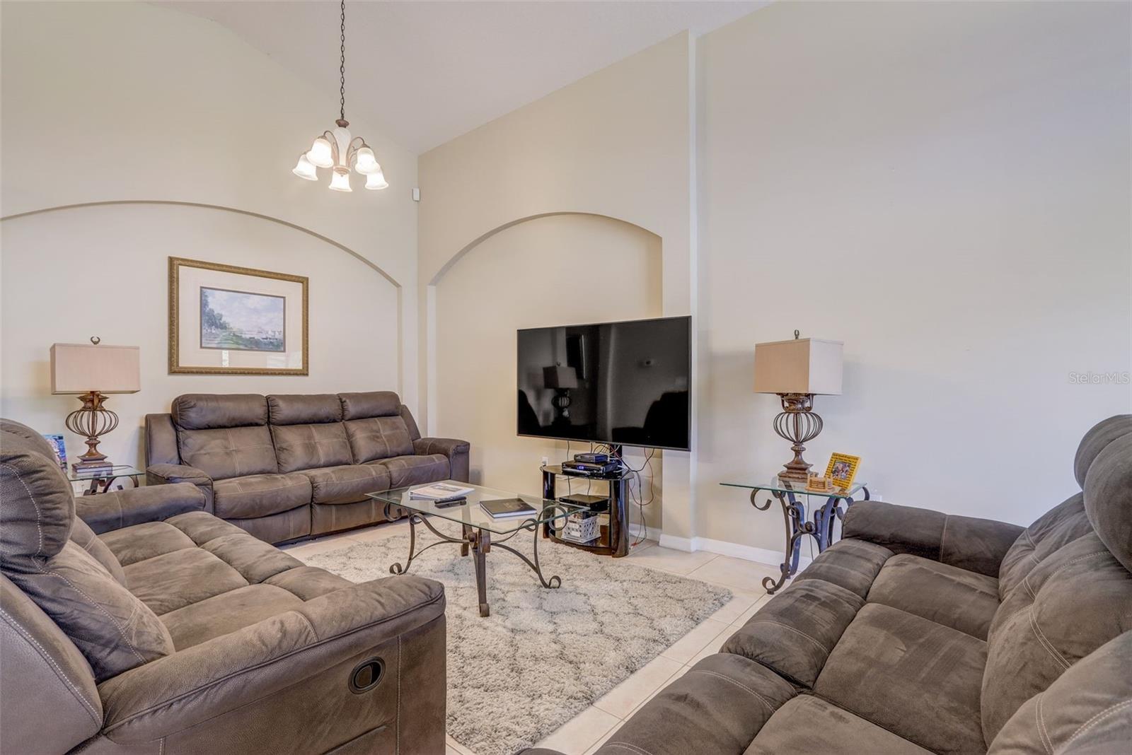 523 Balmoral Dr Property Photo 5