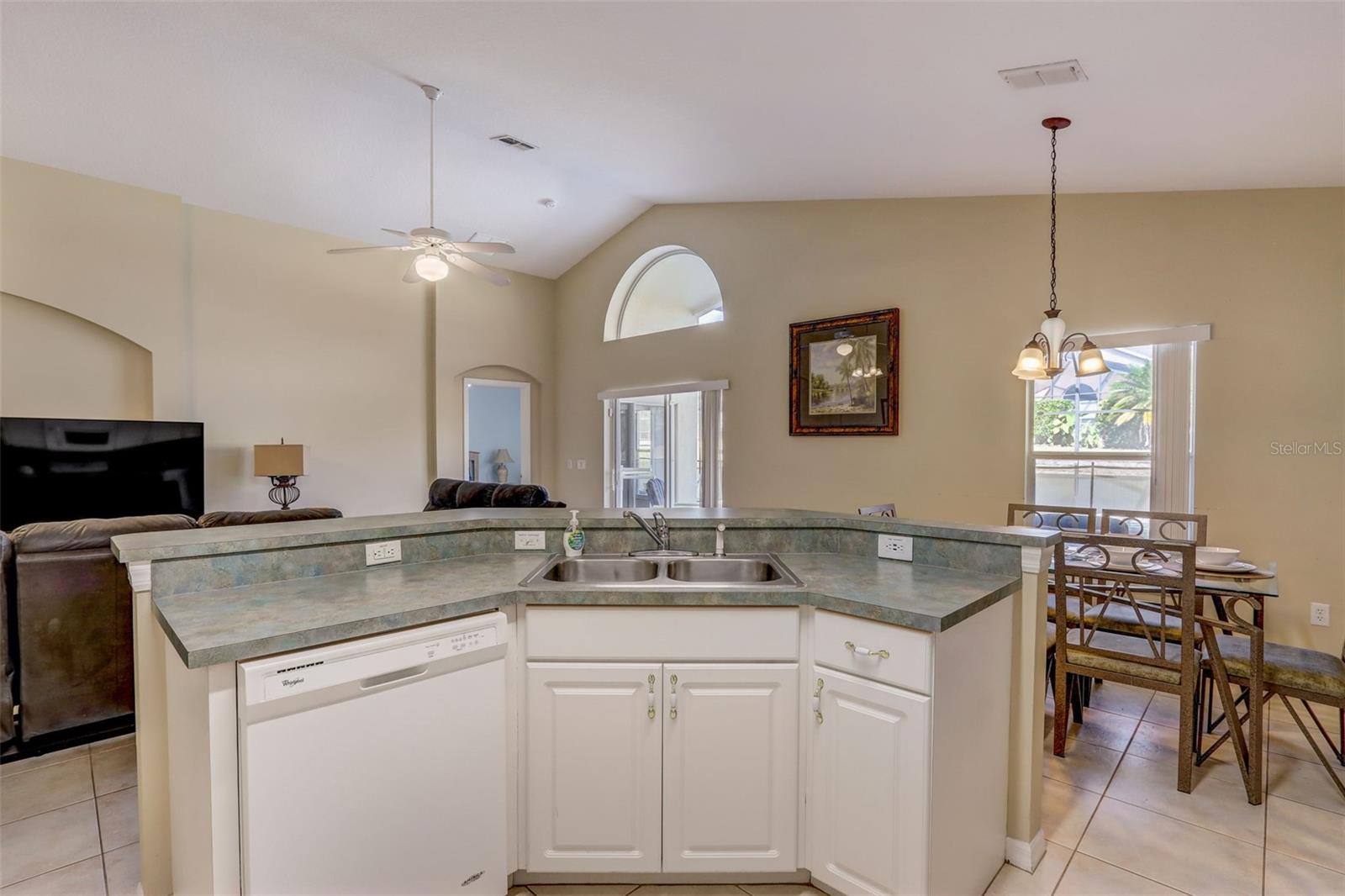 523 Balmoral Dr Property Photo 8