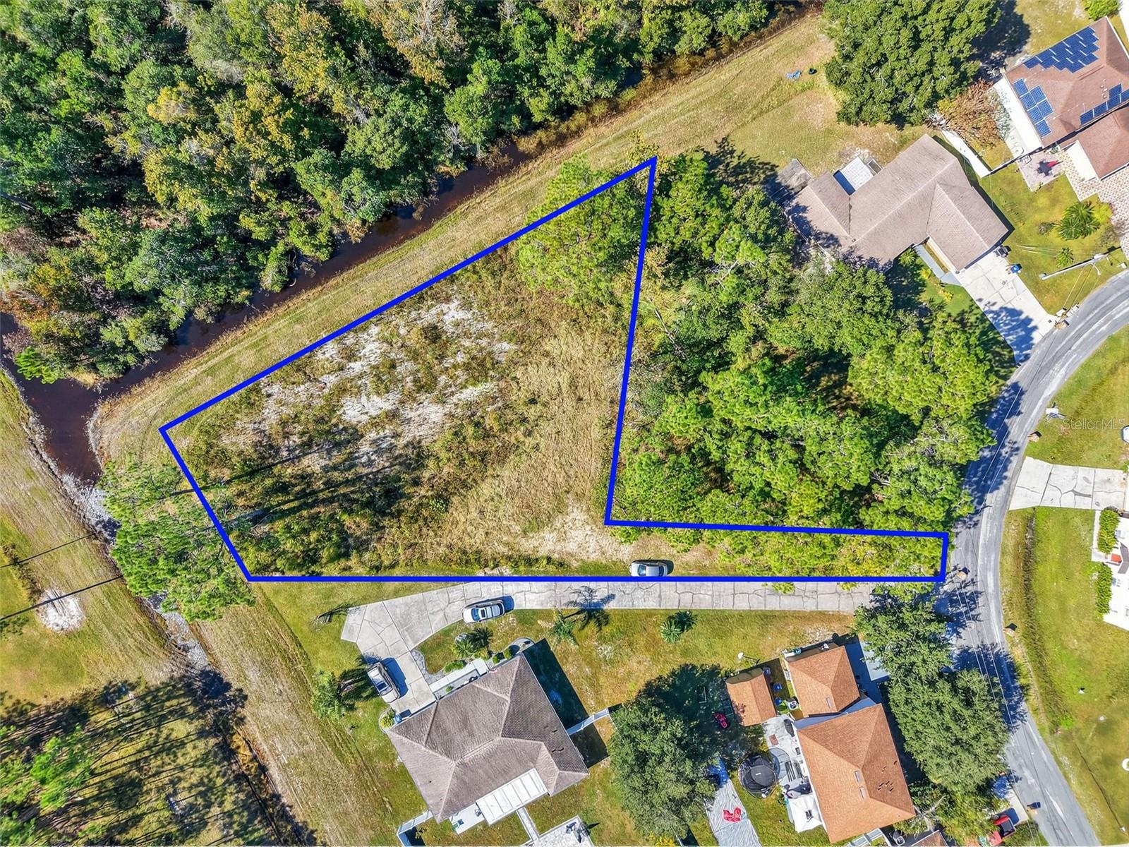 955 Cambridge Court Property Photo 8