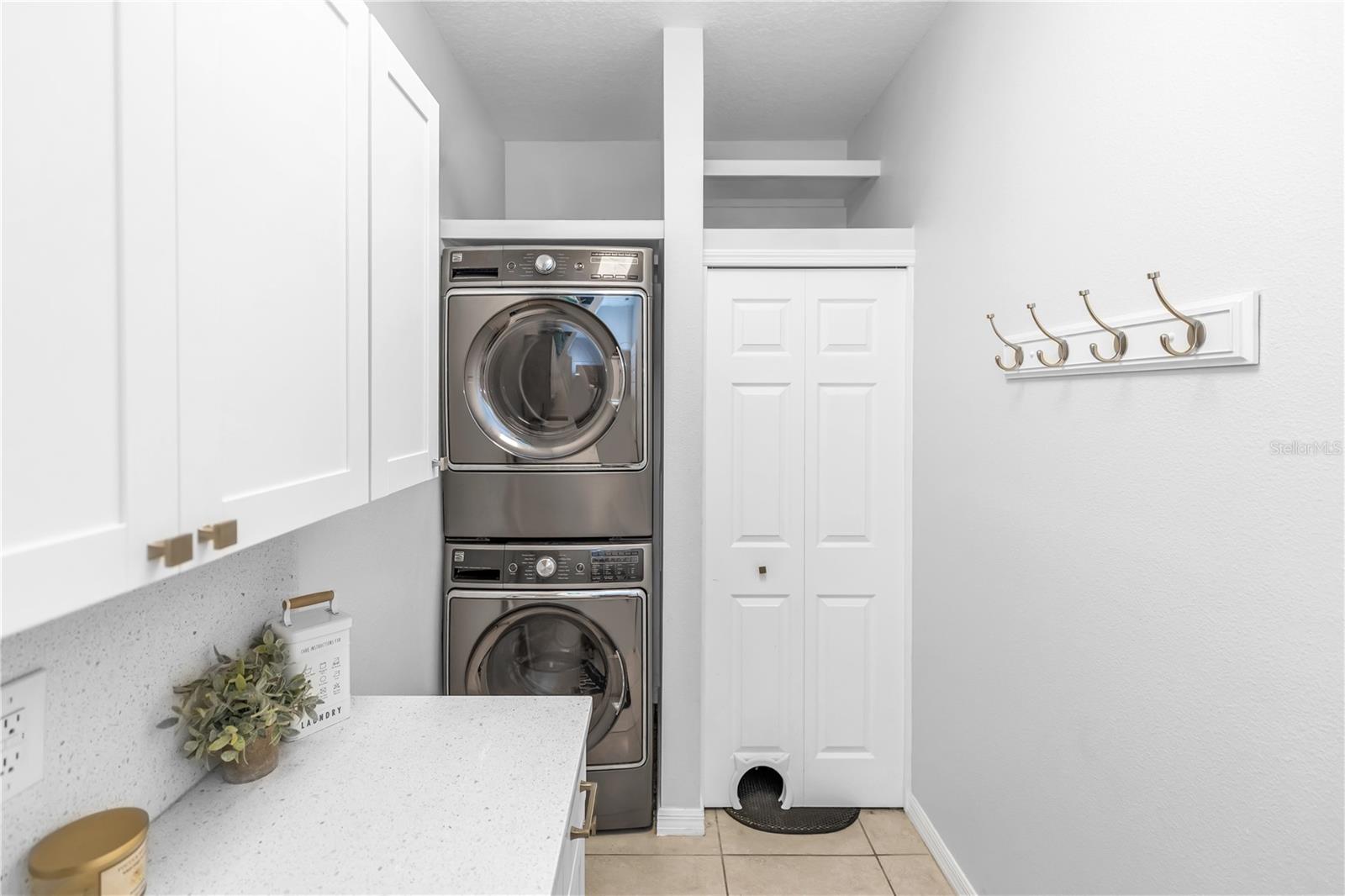 3301 Bethpage Loop Property Photo 10