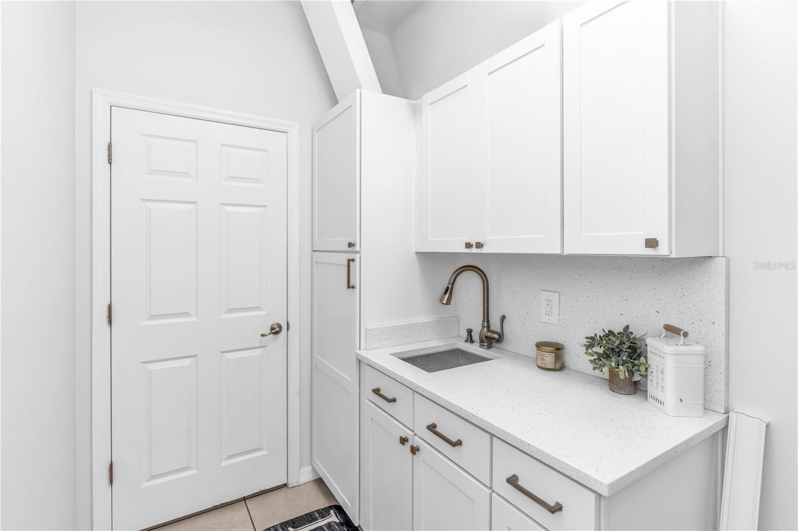 3301 Bethpage Loop Property Photo 11