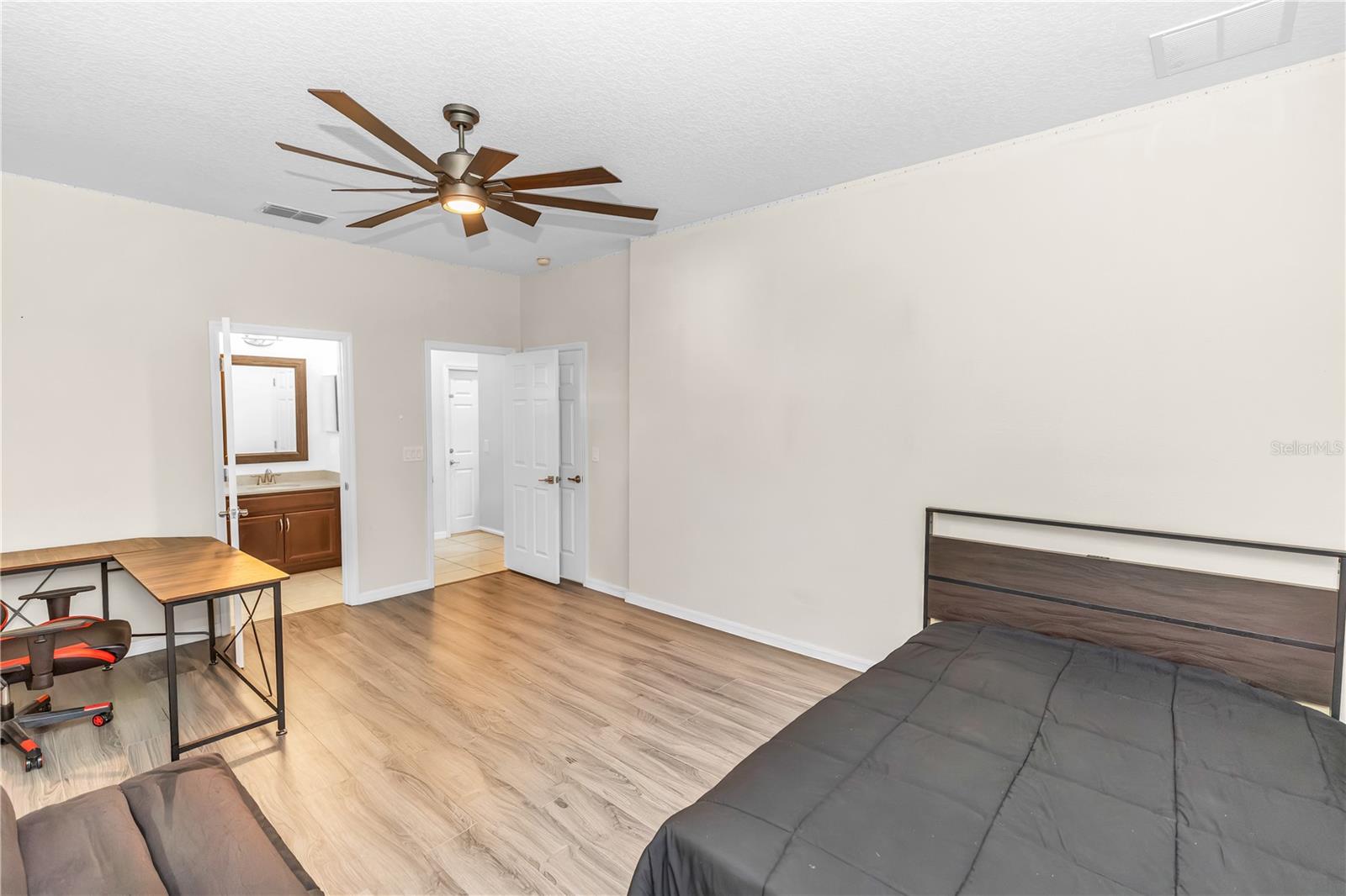 3301 Bethpage Loop Property Photo 12