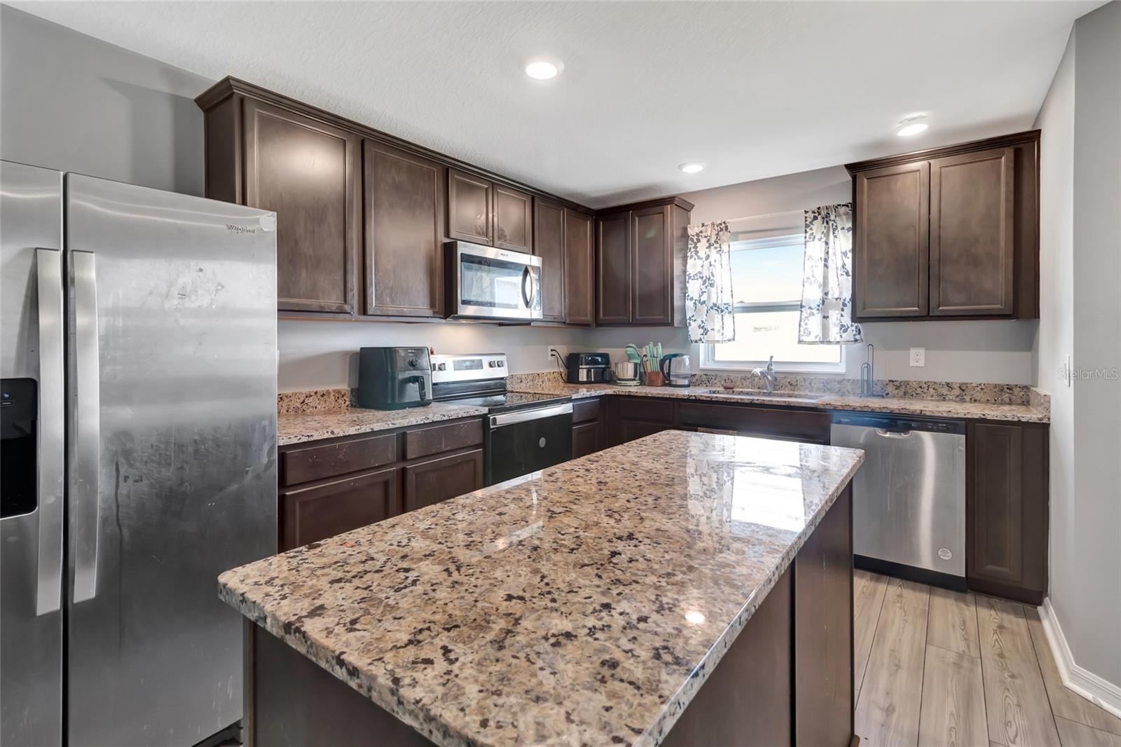1691 Wynford Cir Property Photo 3