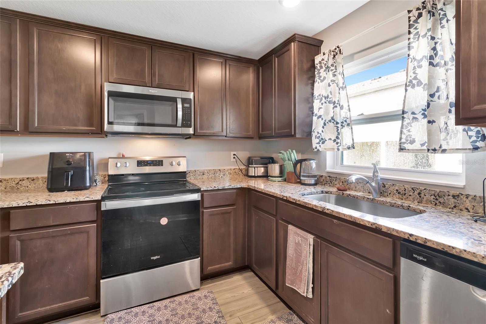 1691 Wynford Cir Property Photo 4