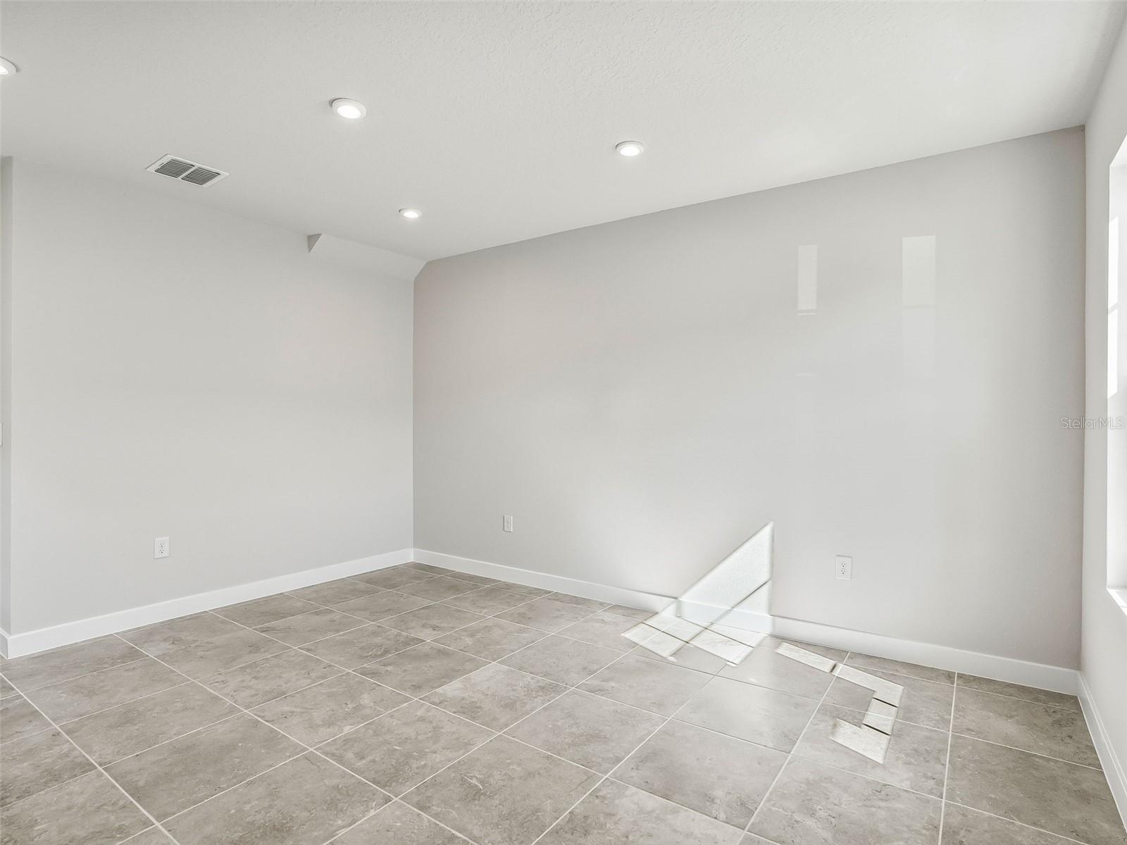 1205 Port Blue Way Property Photo 8