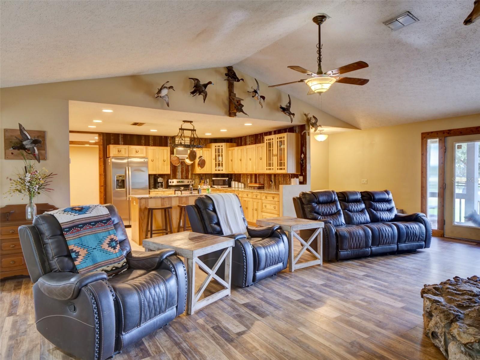 1765 E Cr 462 Property Photo 7