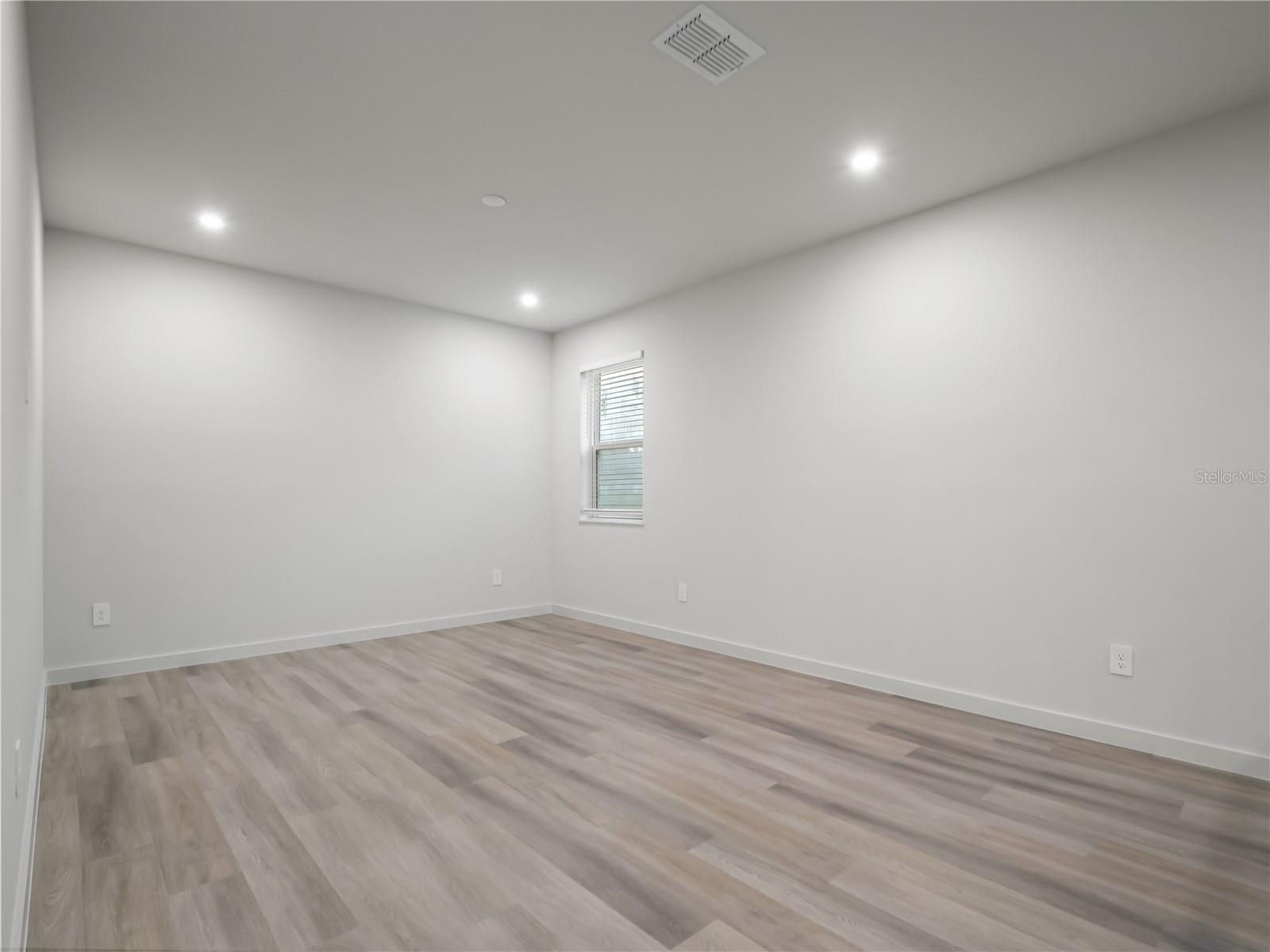 423 Skyfield Ct Property Photo 32