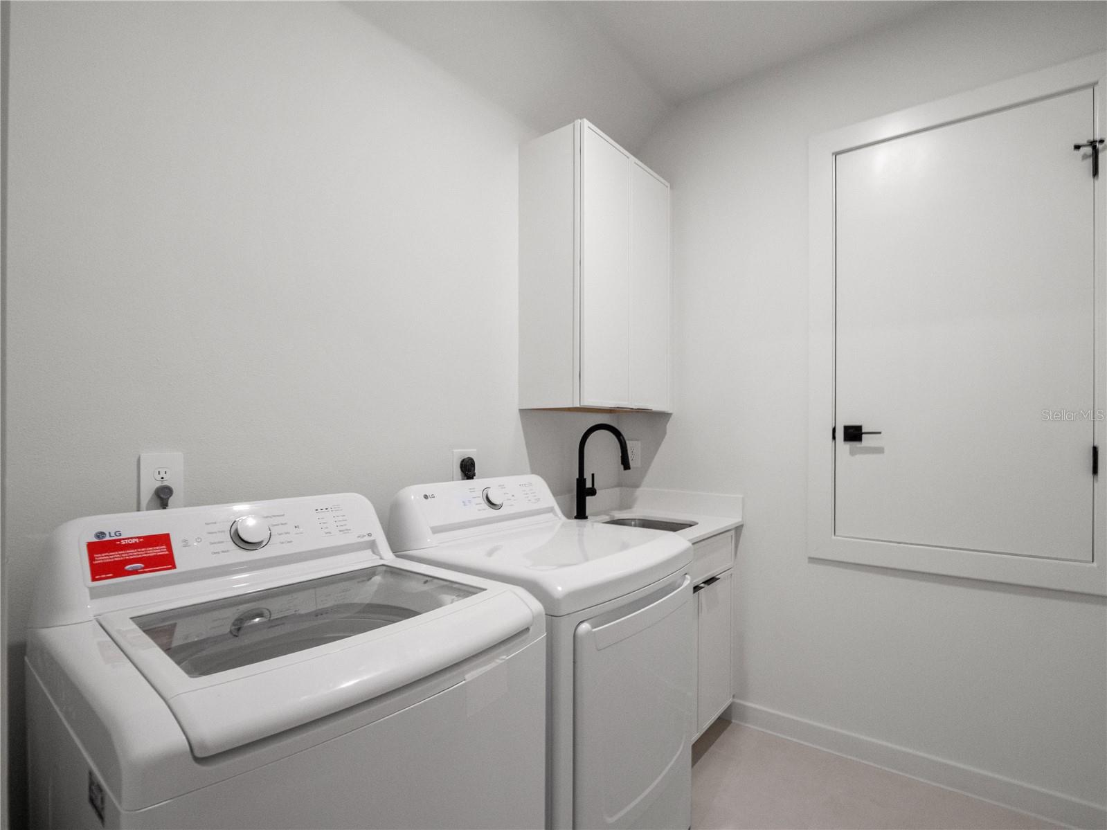 423 Skyfield Ct Property Photo 34