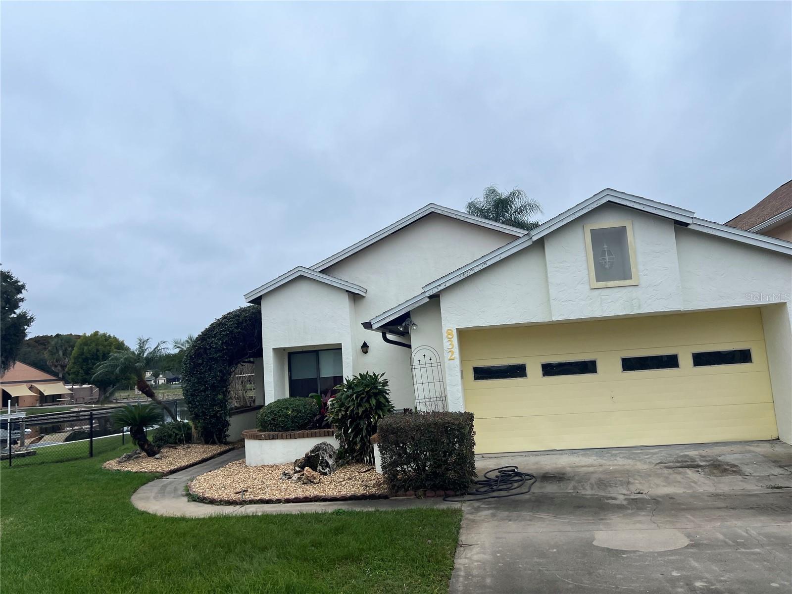 832 Palm Harbor Ct Property Photo 1