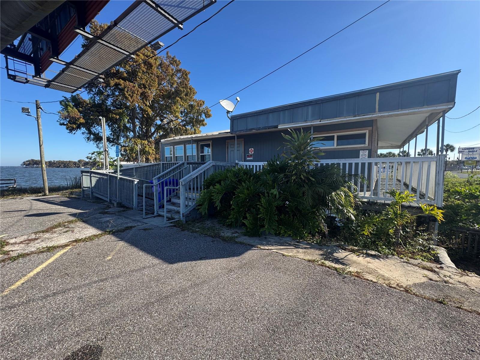1050 W Burleigh Blvd Property Photo 1