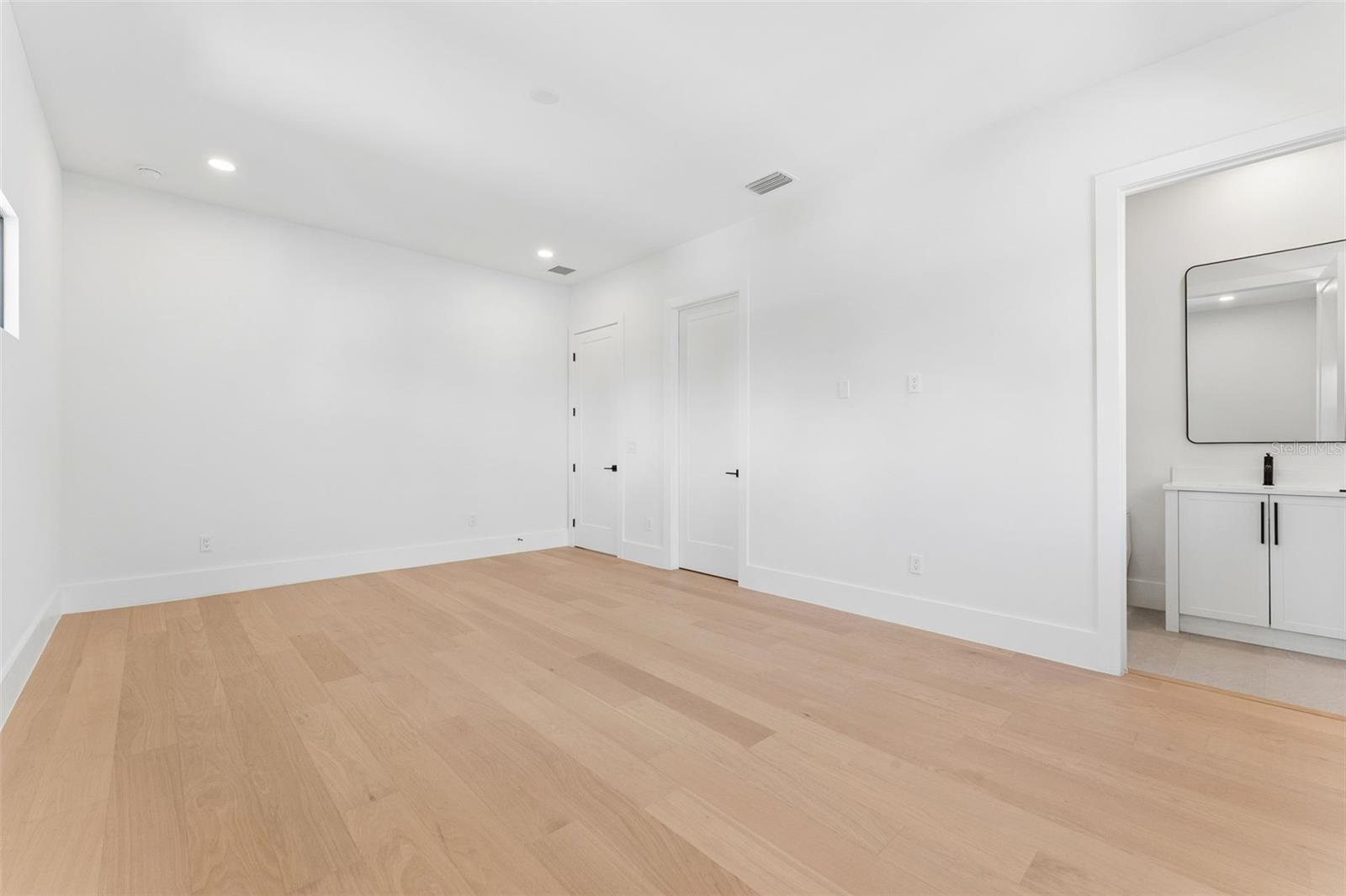 15544 Pendio Dr Property Photo 24