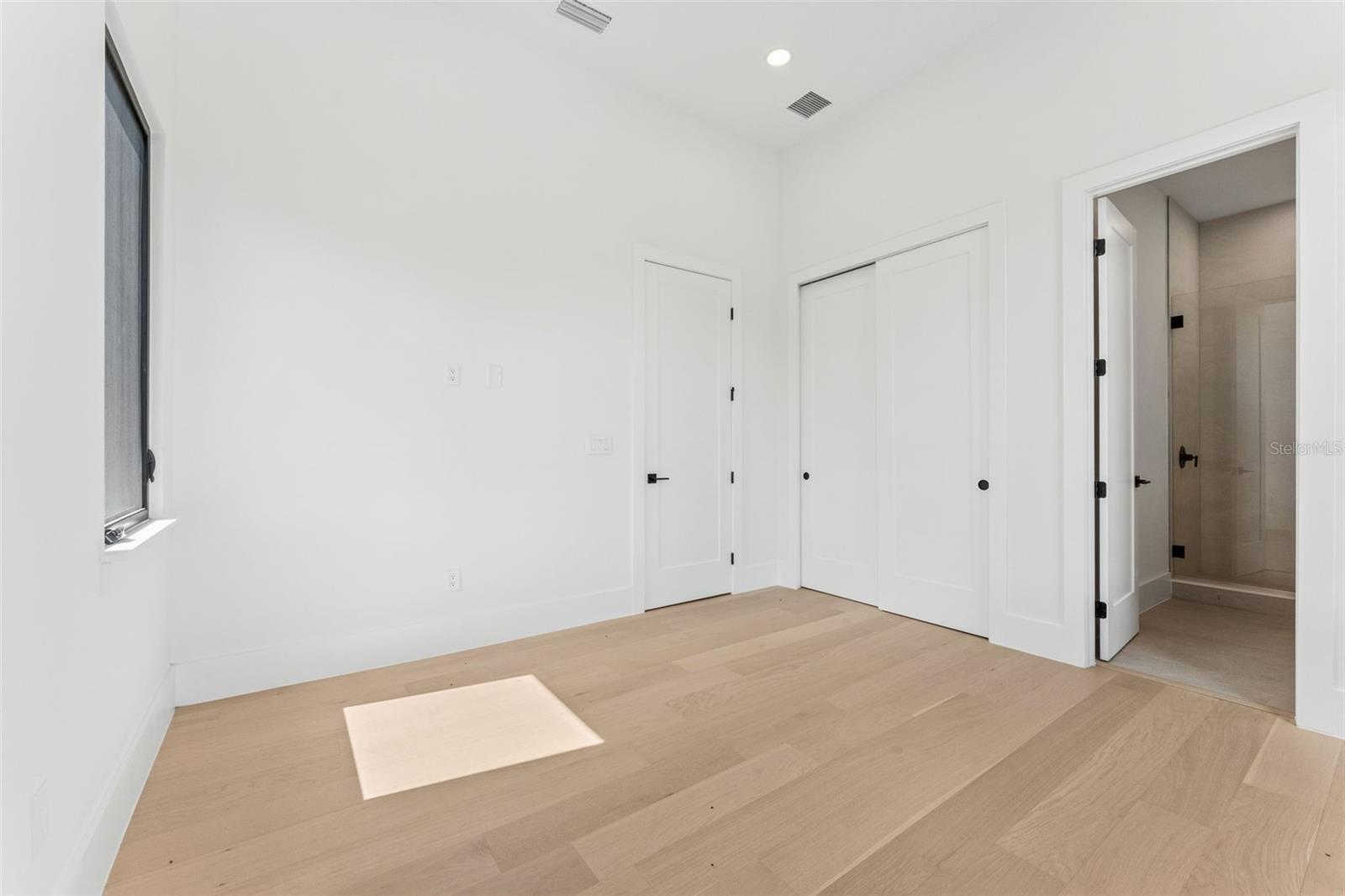 15544 Pendio Dr Property Photo 26
