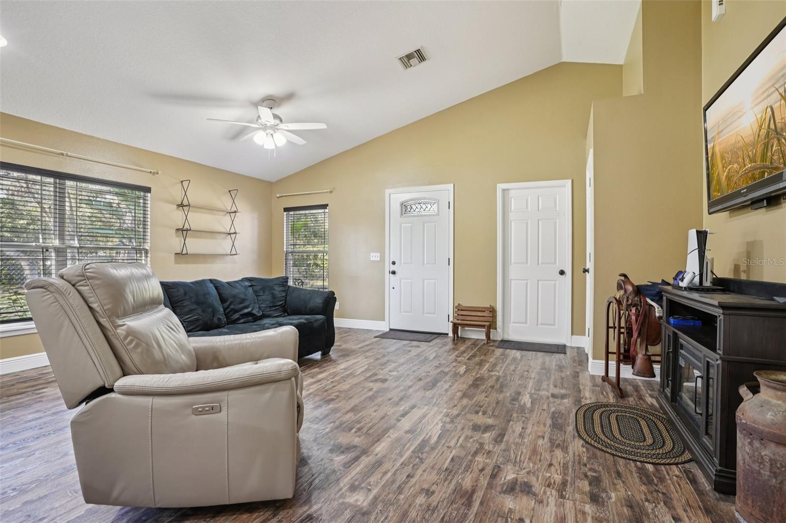 4542 Lemon St Property Photo 8