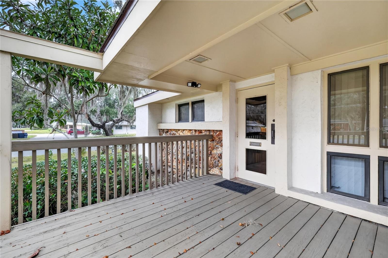 708 Lee St Property Photo 6
