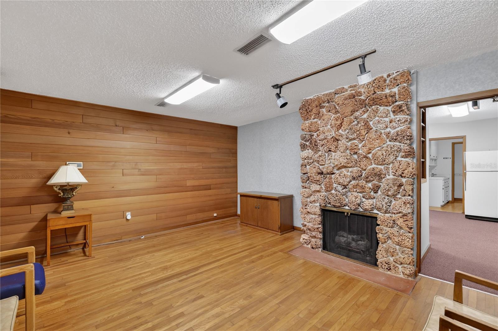708 Lee St Property Photo 10