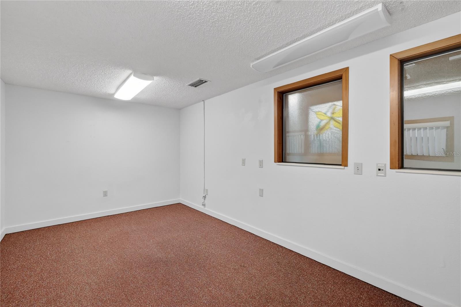 708 Lee St Property Photo 14
