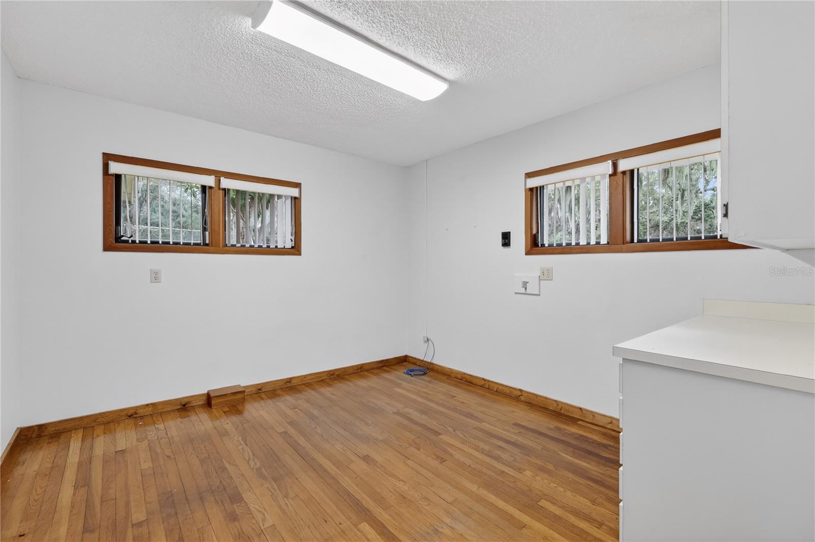 708 Lee St Property Photo 17