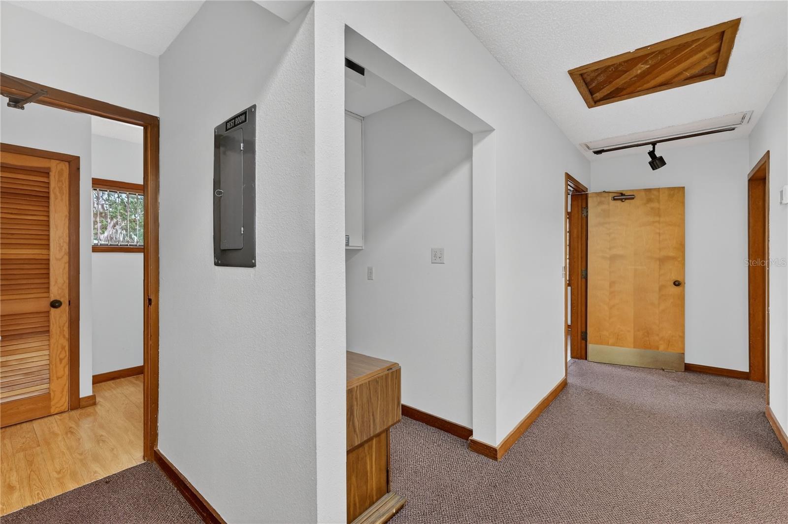 708 Lee St Property Photo 19