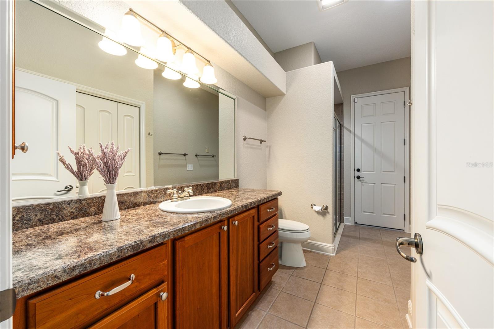 1568 Black Lake Dr Property Photo 23