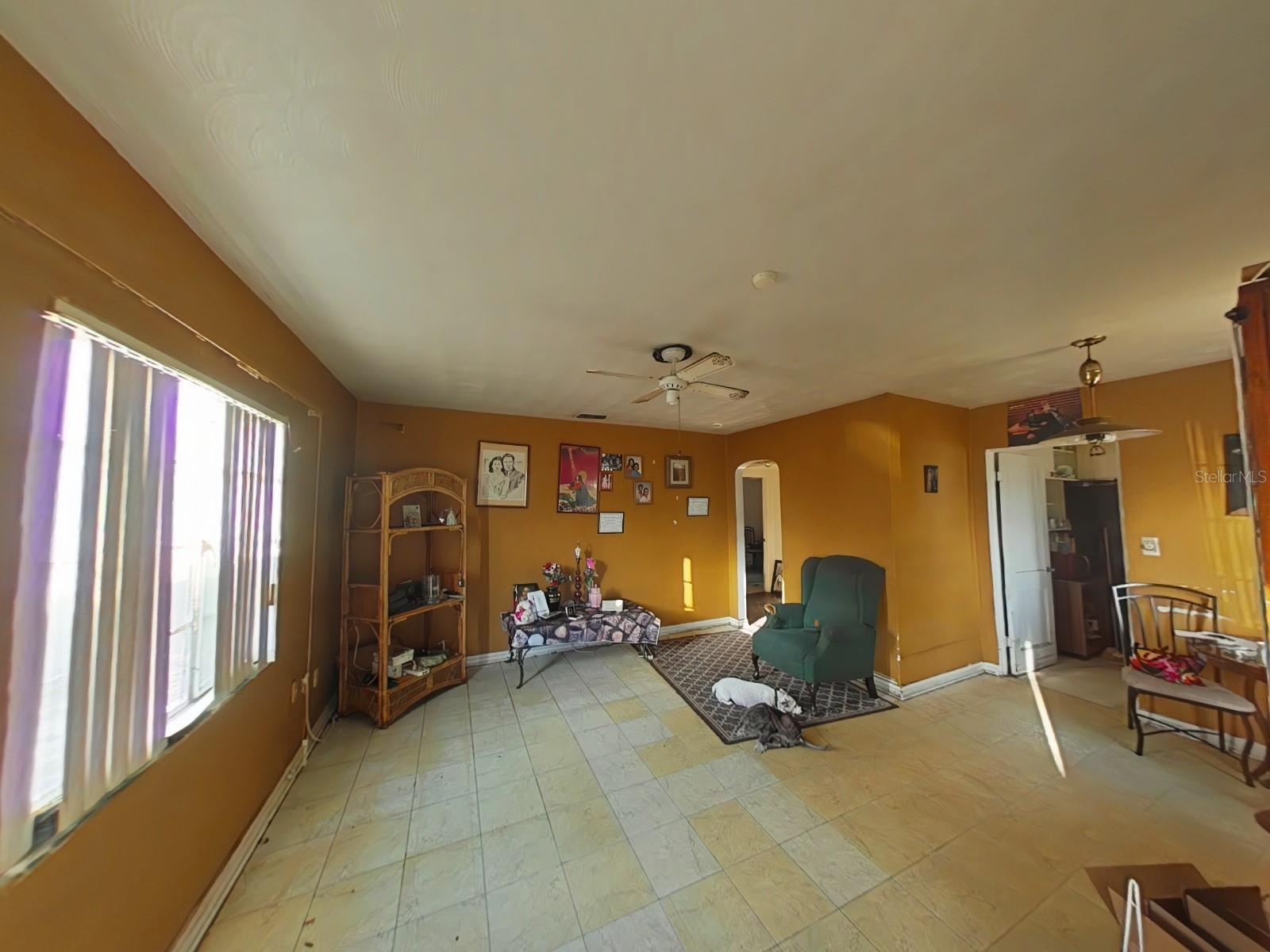 709 Alton Ave Property Photo 2